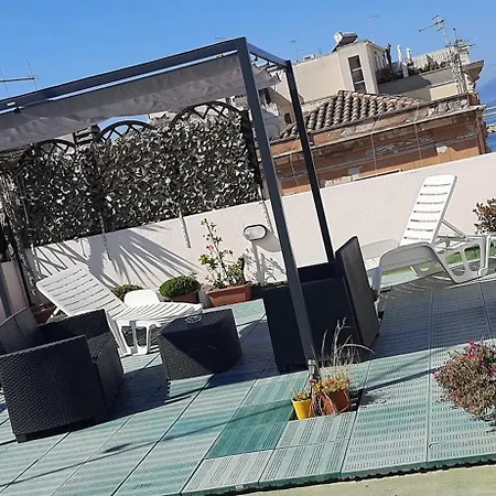 Rosa's With Terrace דירה