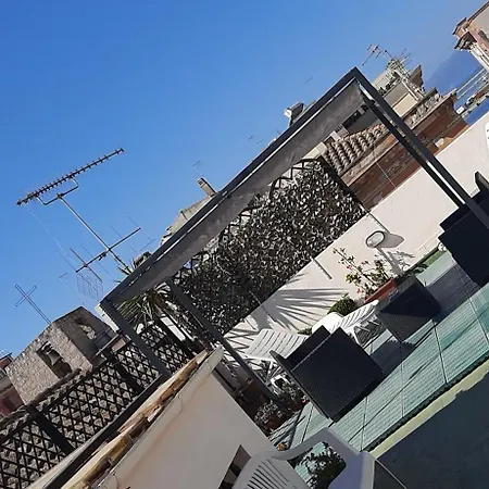 דירה Rosa's With Terrace *