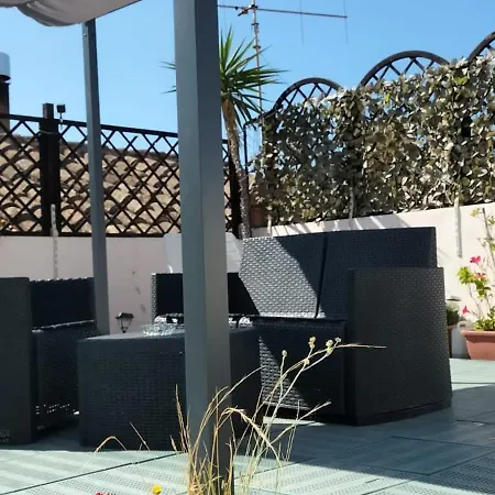Rosa's With Terrace Апартаменты Кальяри
