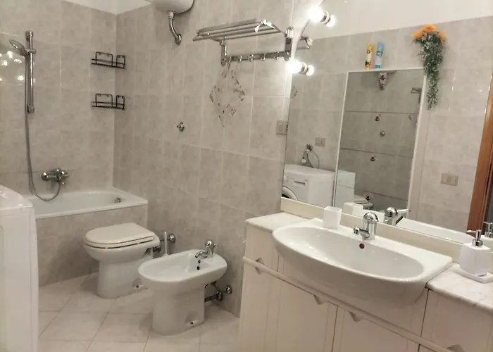 Rosa's With Terrace شقة